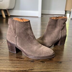 Alberto Fermani Brown Suede booties - 38